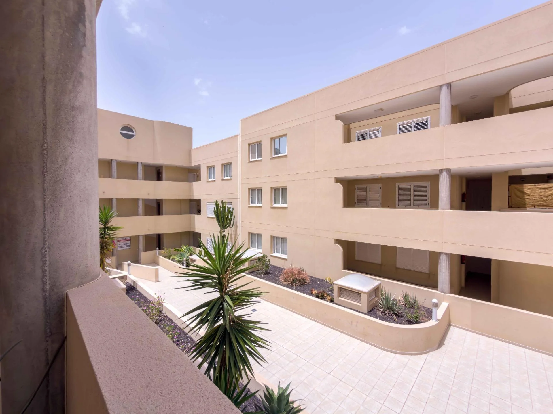Bright two-bedroom apartment near sea