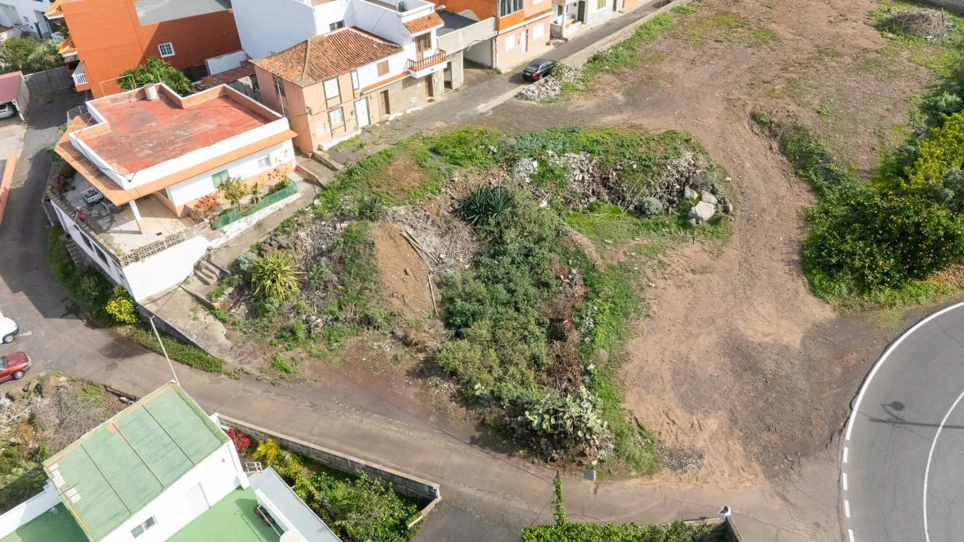 836 m² coastal plot with sea views