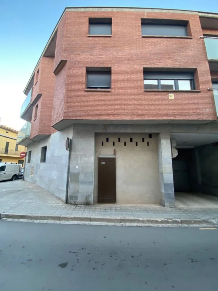 Commercial unit in Manresa, 185 m²