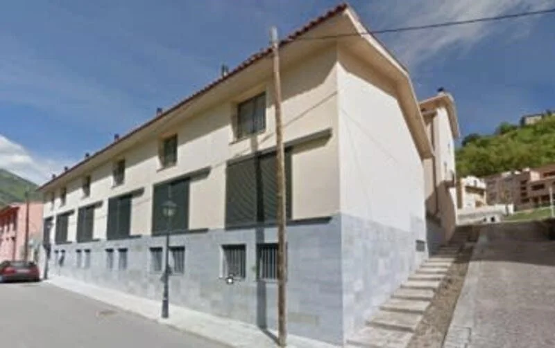 Piso para reformar en Cercs, 890 m²