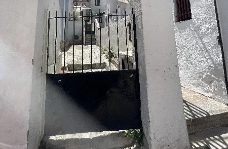 Tenanted Horta-Guinardó flat, three bedrooms