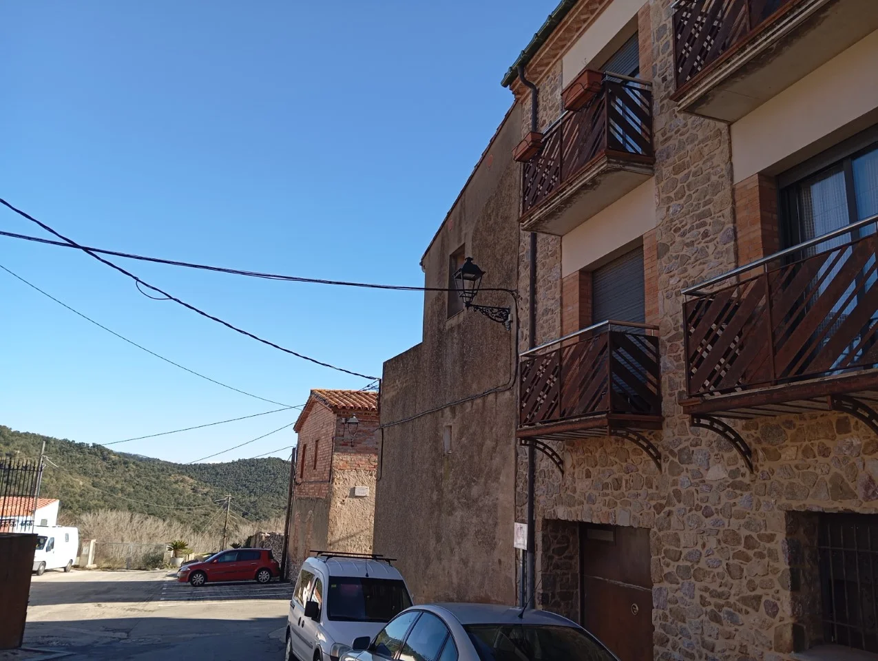 Casa alquilada de dos plantas en Darnius