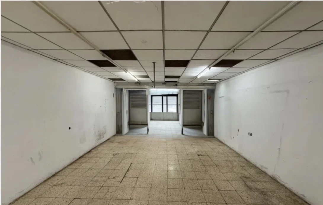 Sants commercial unit, 8% net yield