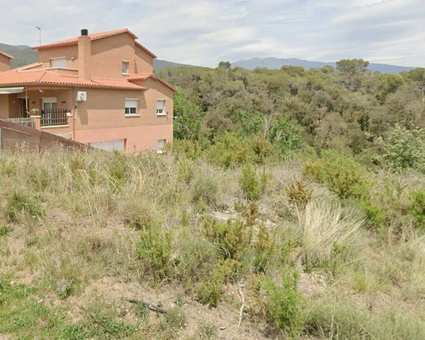 Solar residencial en urbanización del Montseny