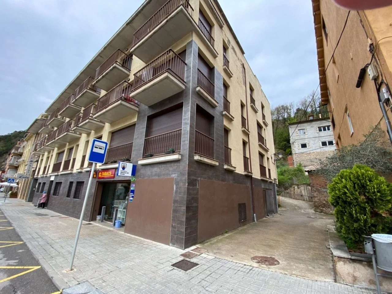 Plaza de aparcamiento accesible en Guardiola