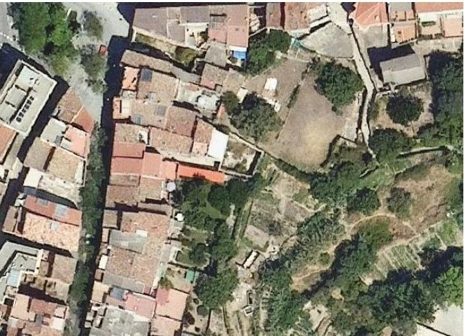 Solar urbano con edificación derribada