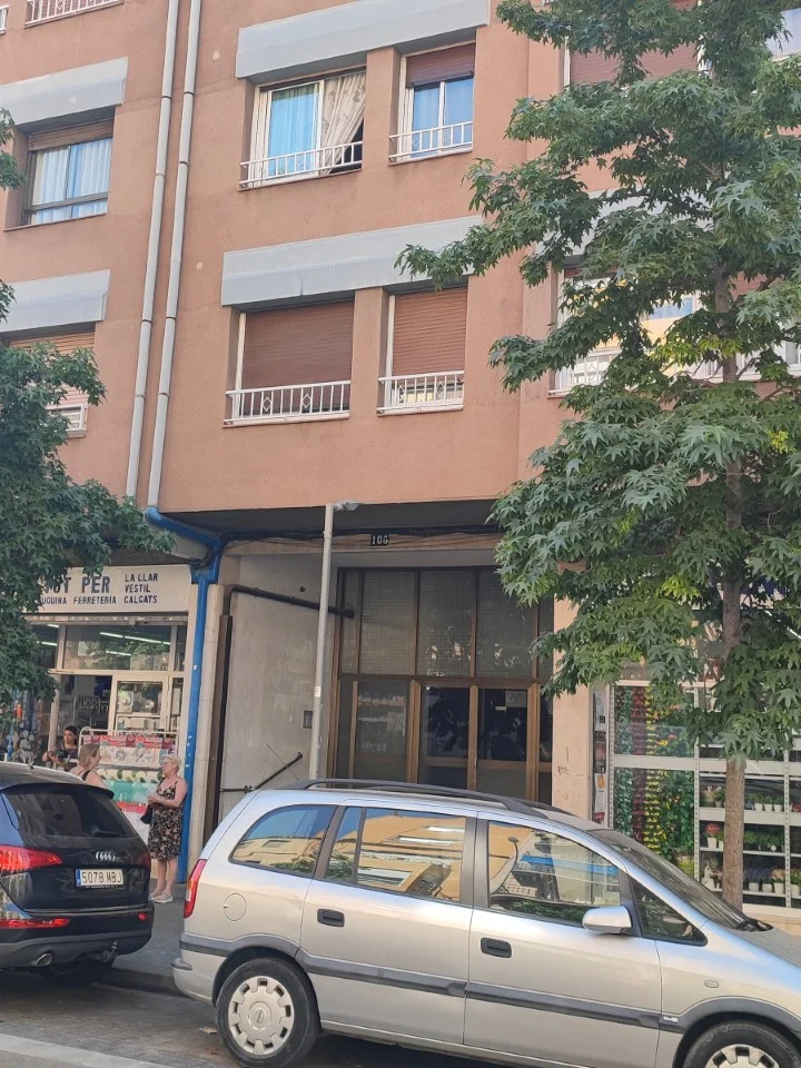 Gran local ocupado en Cerdanyola