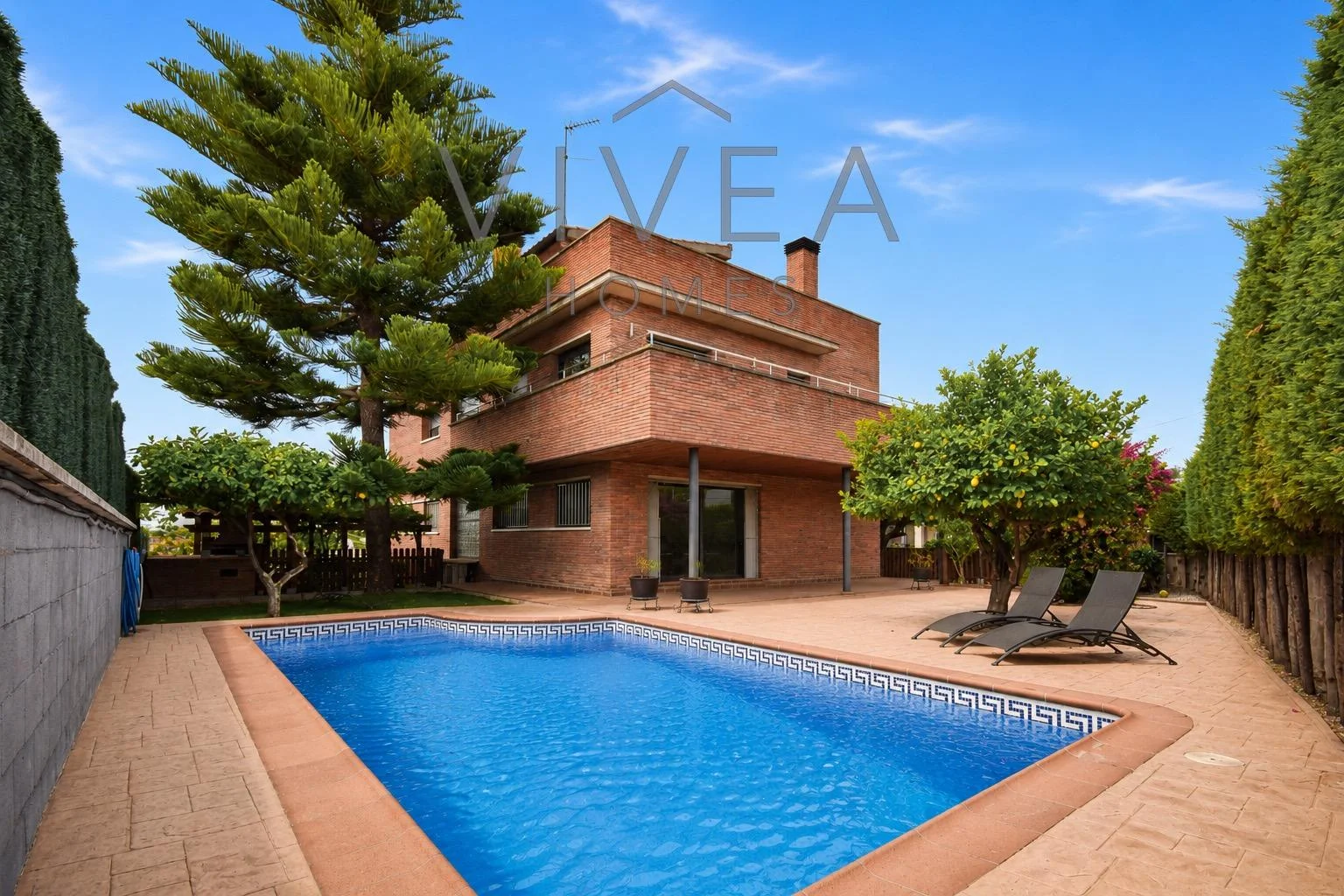 Amplia casa en Terrassa con piscina privada
