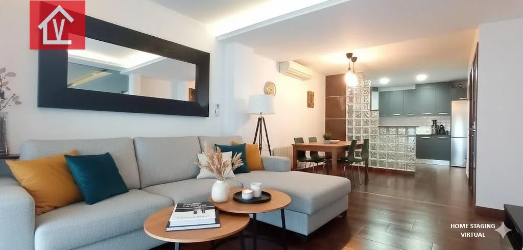 Casa reformada de tres plantas y dos dormitorios