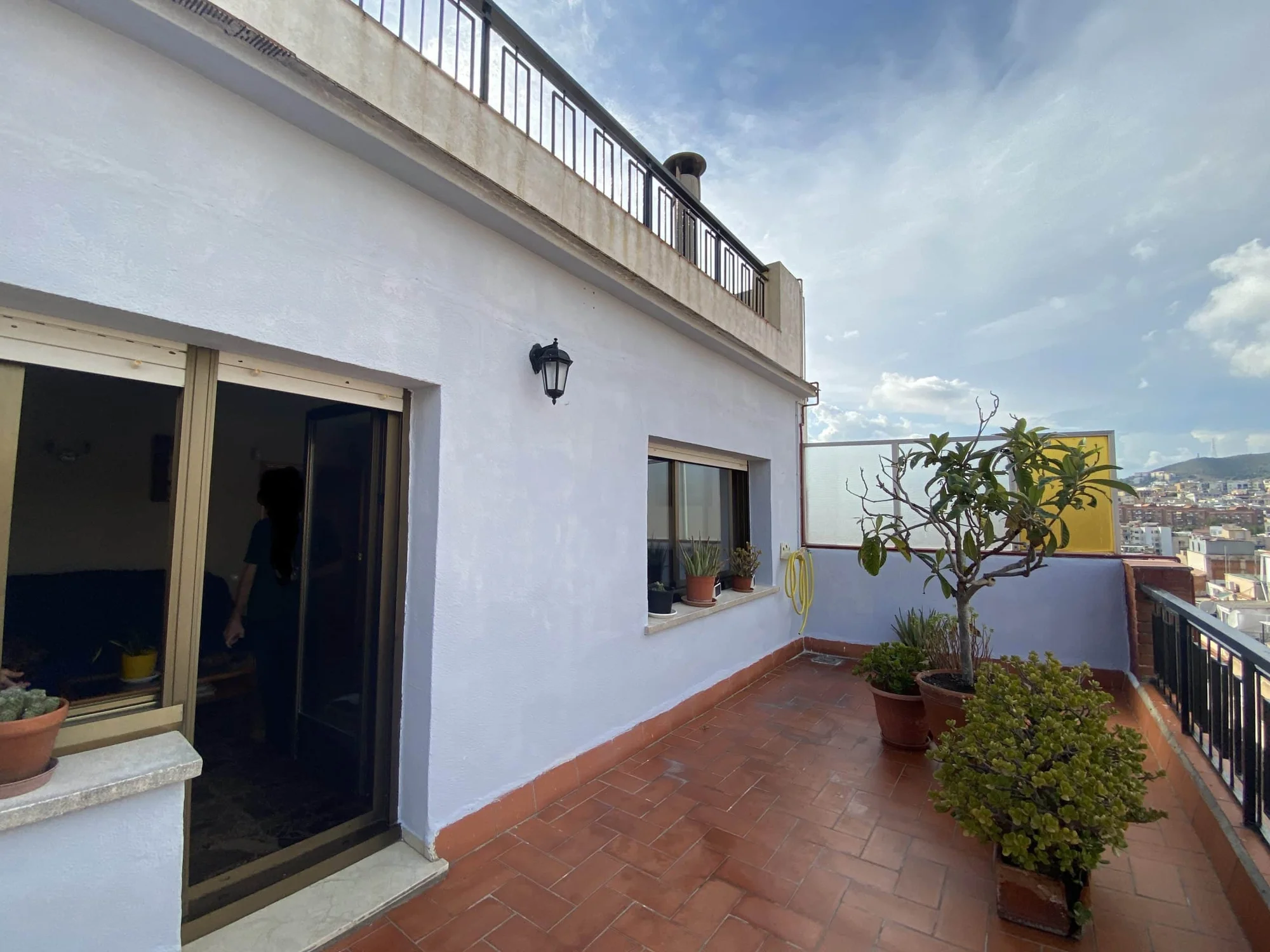 Ático reformado en Fondo, tres habitaciones