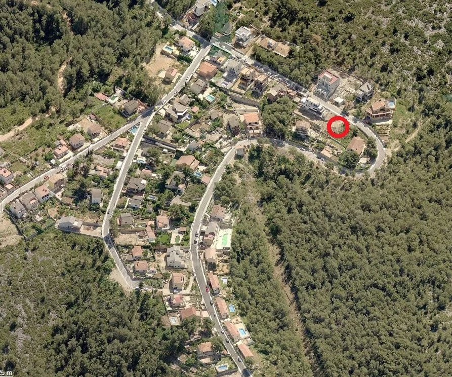 Parcela urbana en Canyelles con vistas al mar
