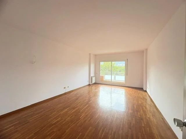 Amplio piso de cuatro habitaciones en Barcelona