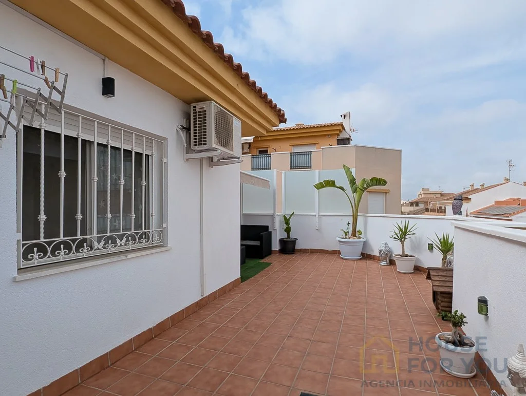 Penthouse with 38 m² terrace