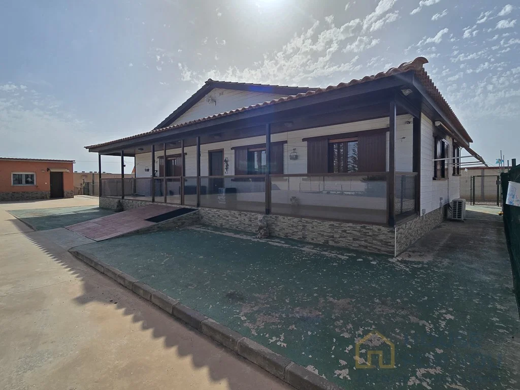 Two-home finca in Santa Rosalía
