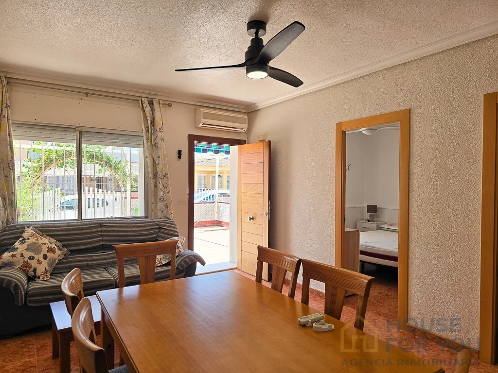 Ground-floor flat near beach, 4 bedrooms