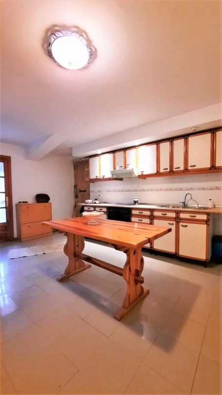 Casa rural amplia con cinco dormitorios