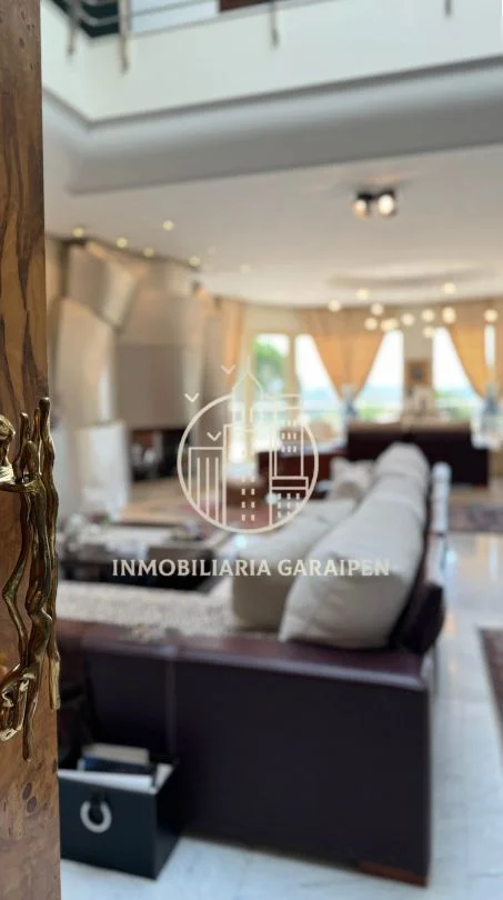 Chalet junto al golf, cinco dormitorios