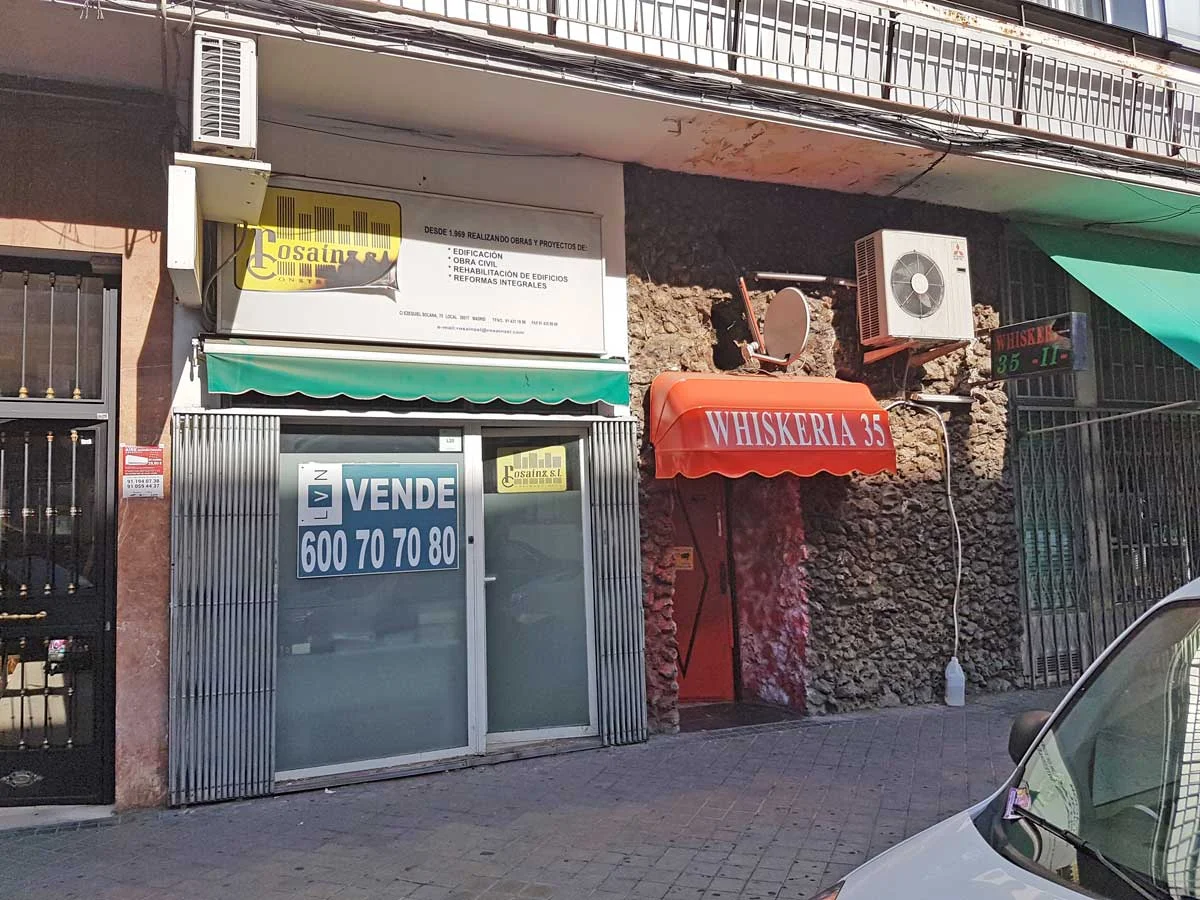 Local comercial dividido en dos unidades