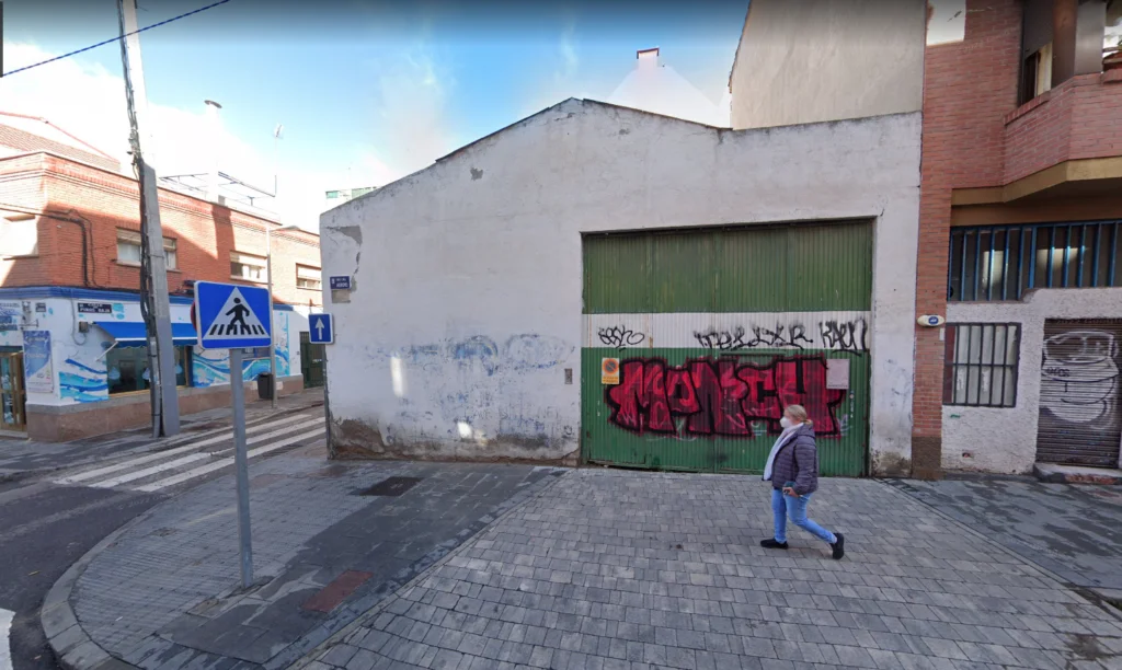 Corner residential plot, 447 m² buildability
