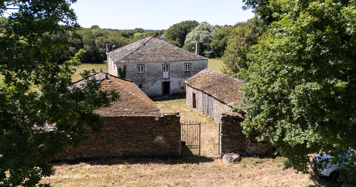 Casa rústica con parcela de 21.001 m²