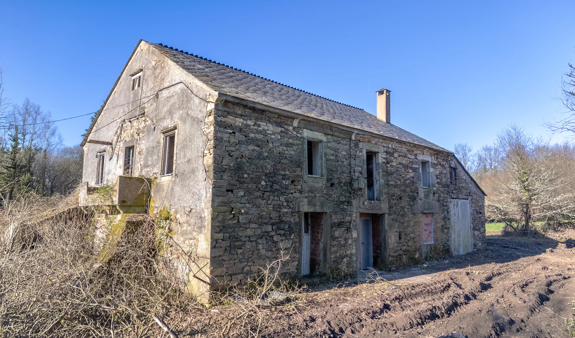 Stone house with buildable land