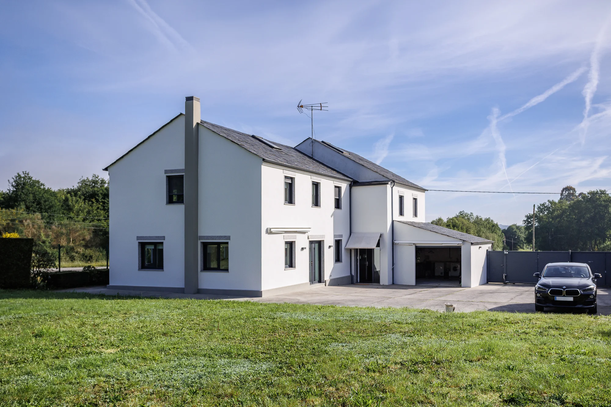 Renovated large house with wooded garden