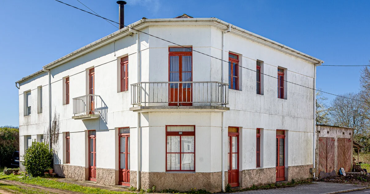 Connected rural homes with traditional bar
