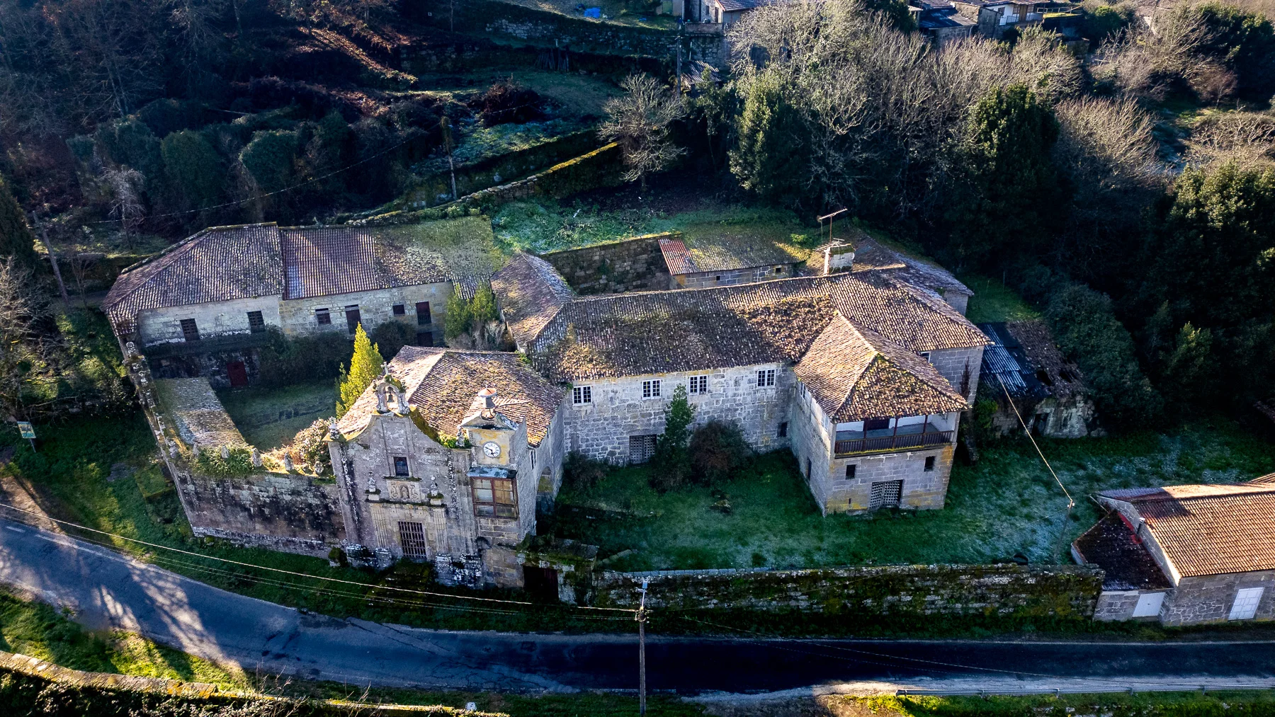 Pazo histórico con viñedos y bosques