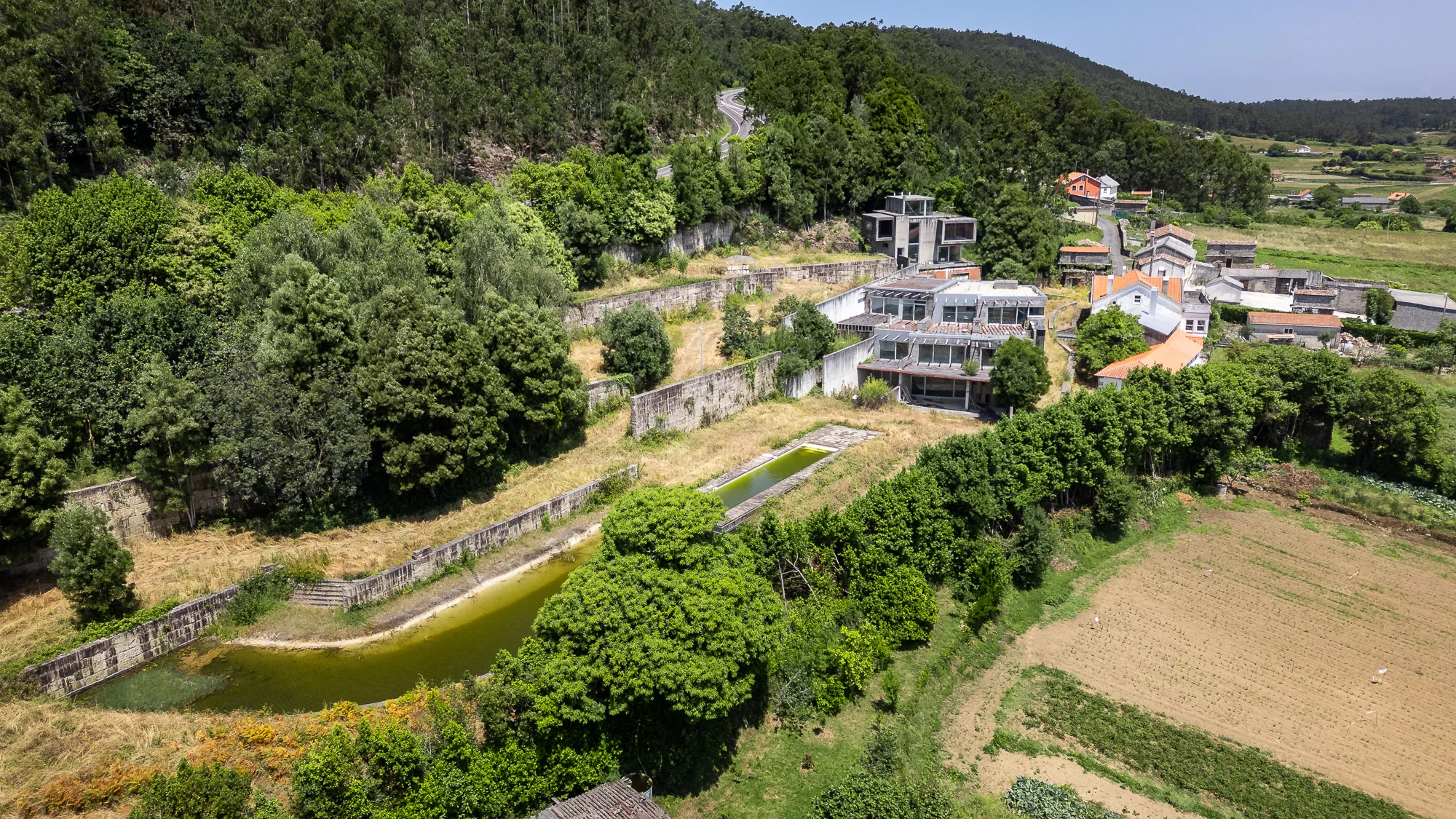 Complejo hotelero con cuatro edificios