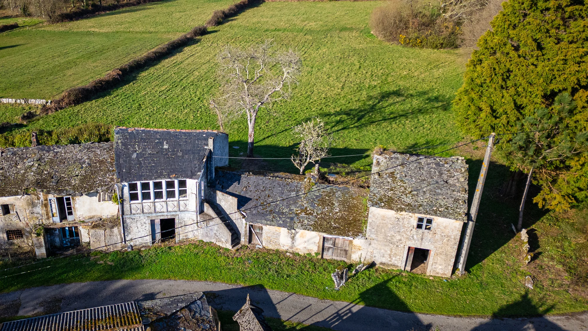 Tres casas rurales con 5.174 m² de terreno