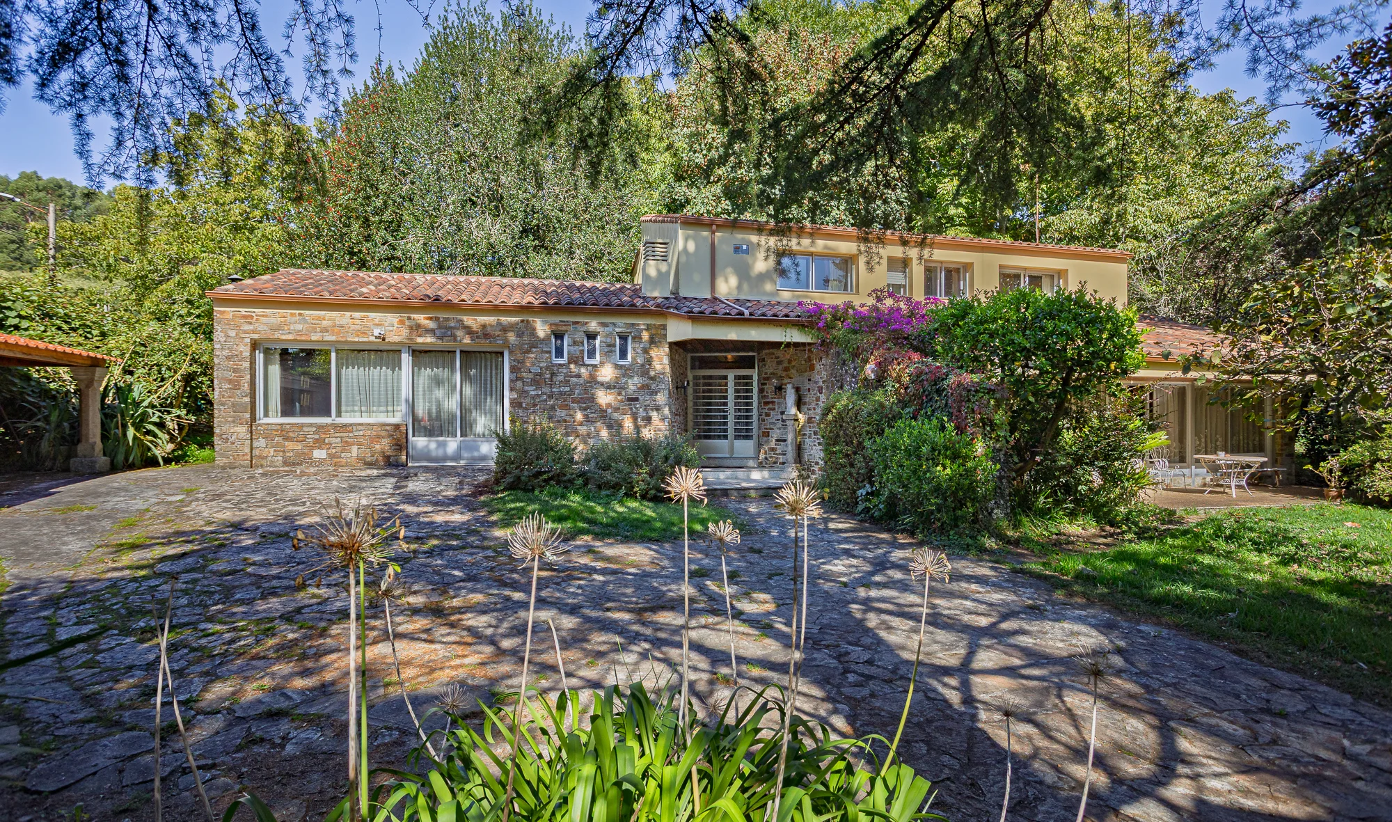 Casa de diseño en Teo con piscina