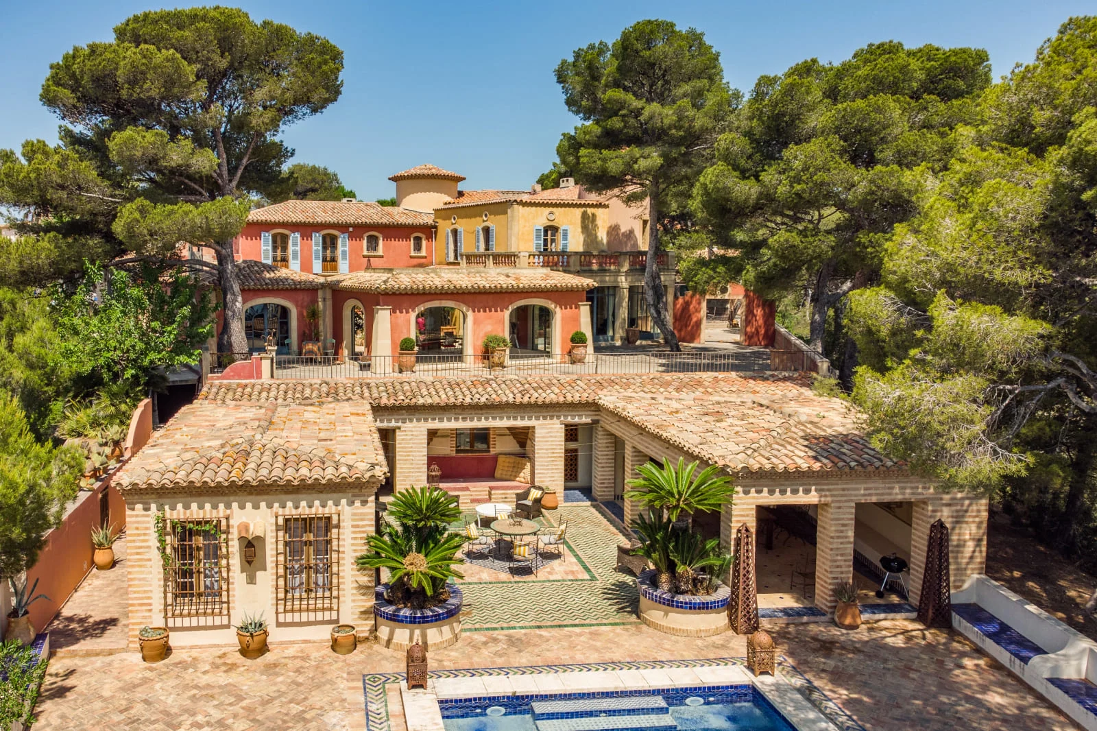 Historic sea-view villa with pool