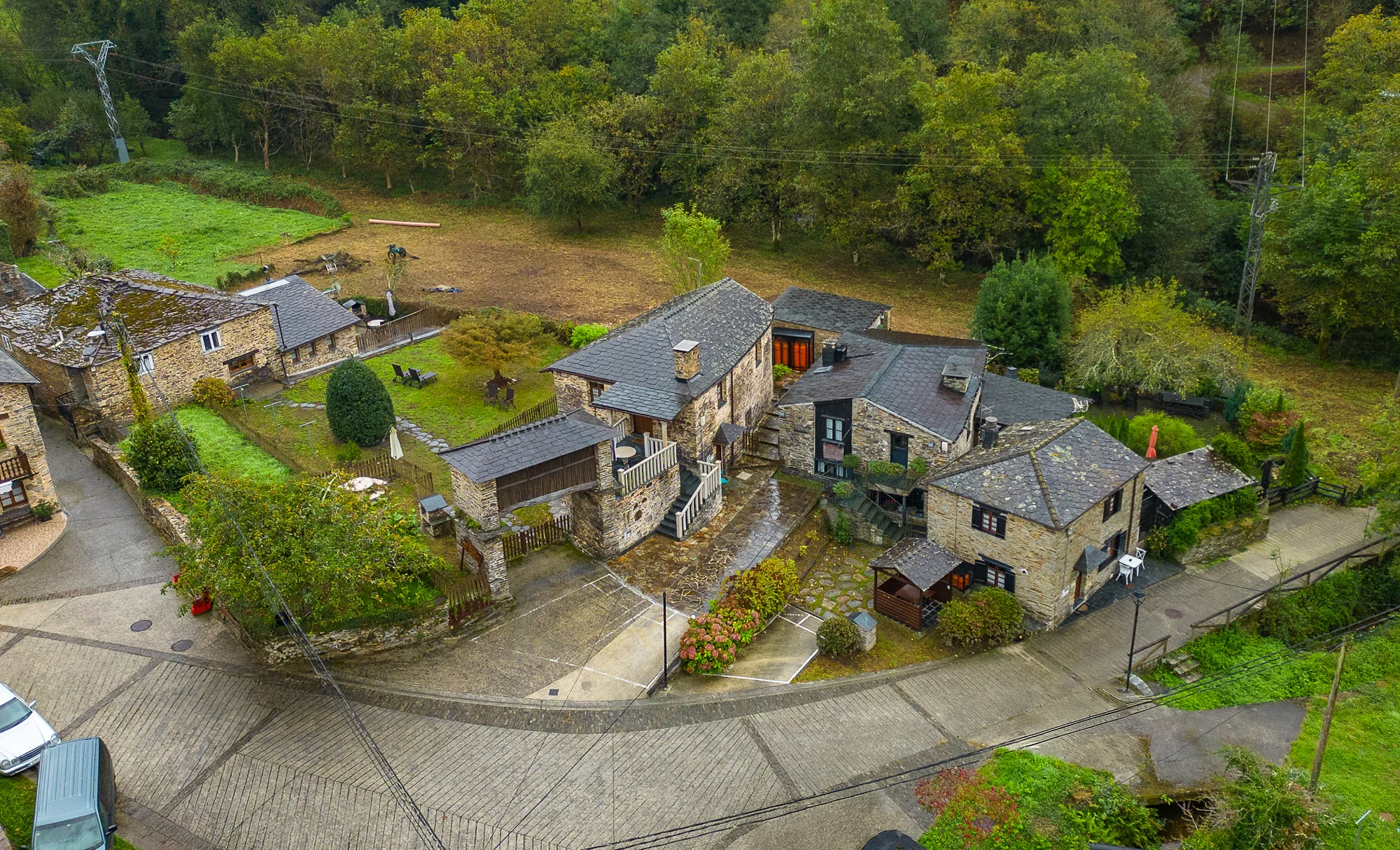 Three-unit rural tourism business near Taramundi