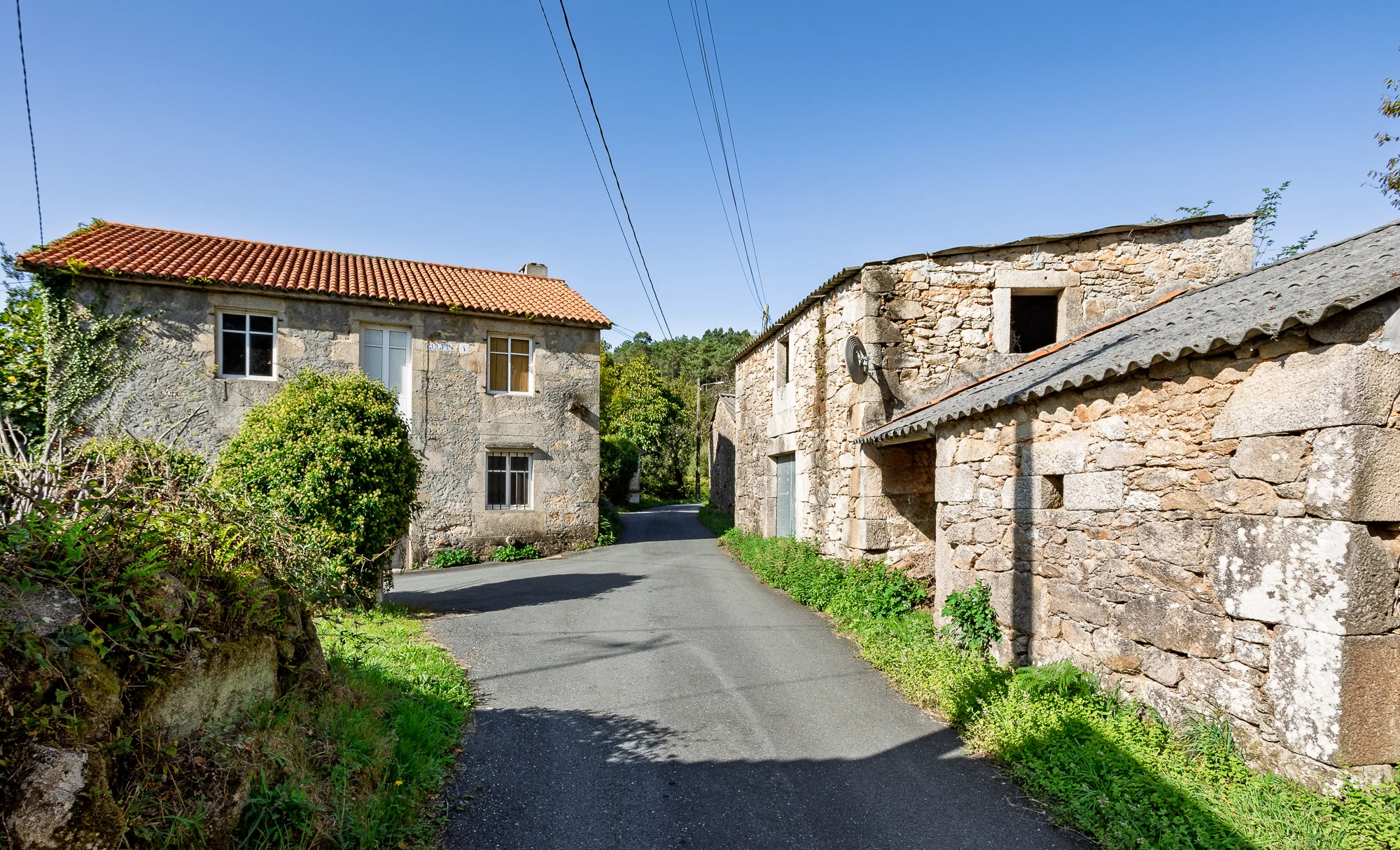 Stone rural complex with 6,073 m² plot