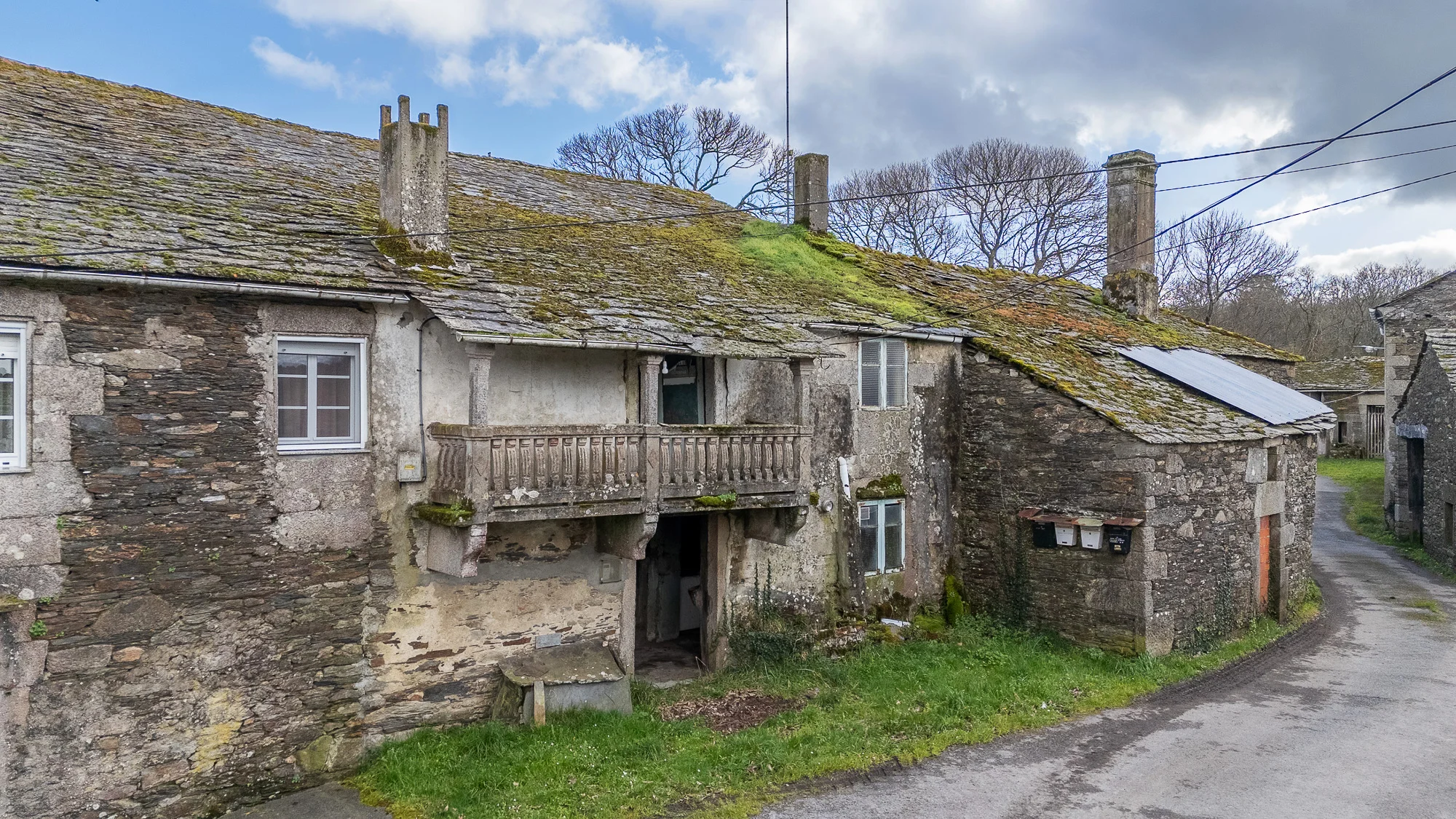 Rural house with 8,311 m² land