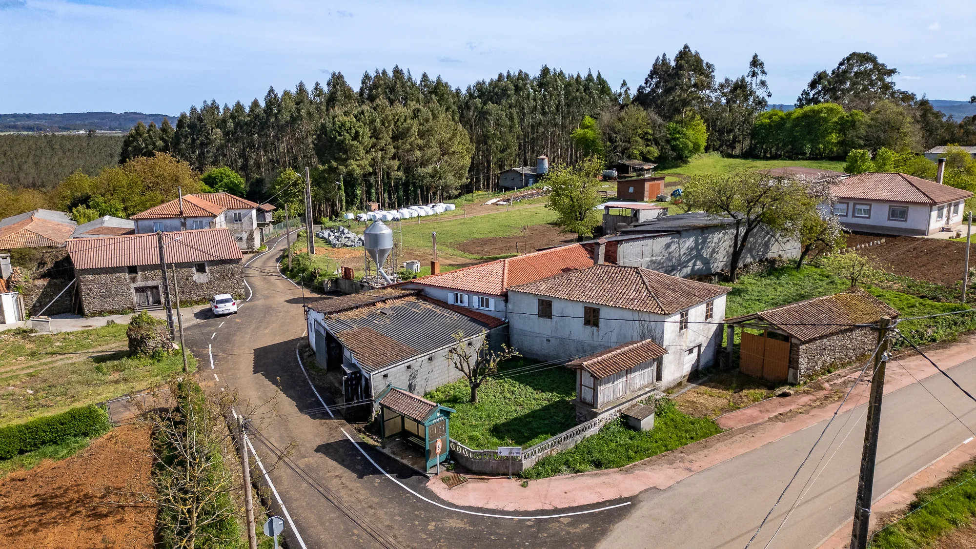 Casa rural para reformar con anexos