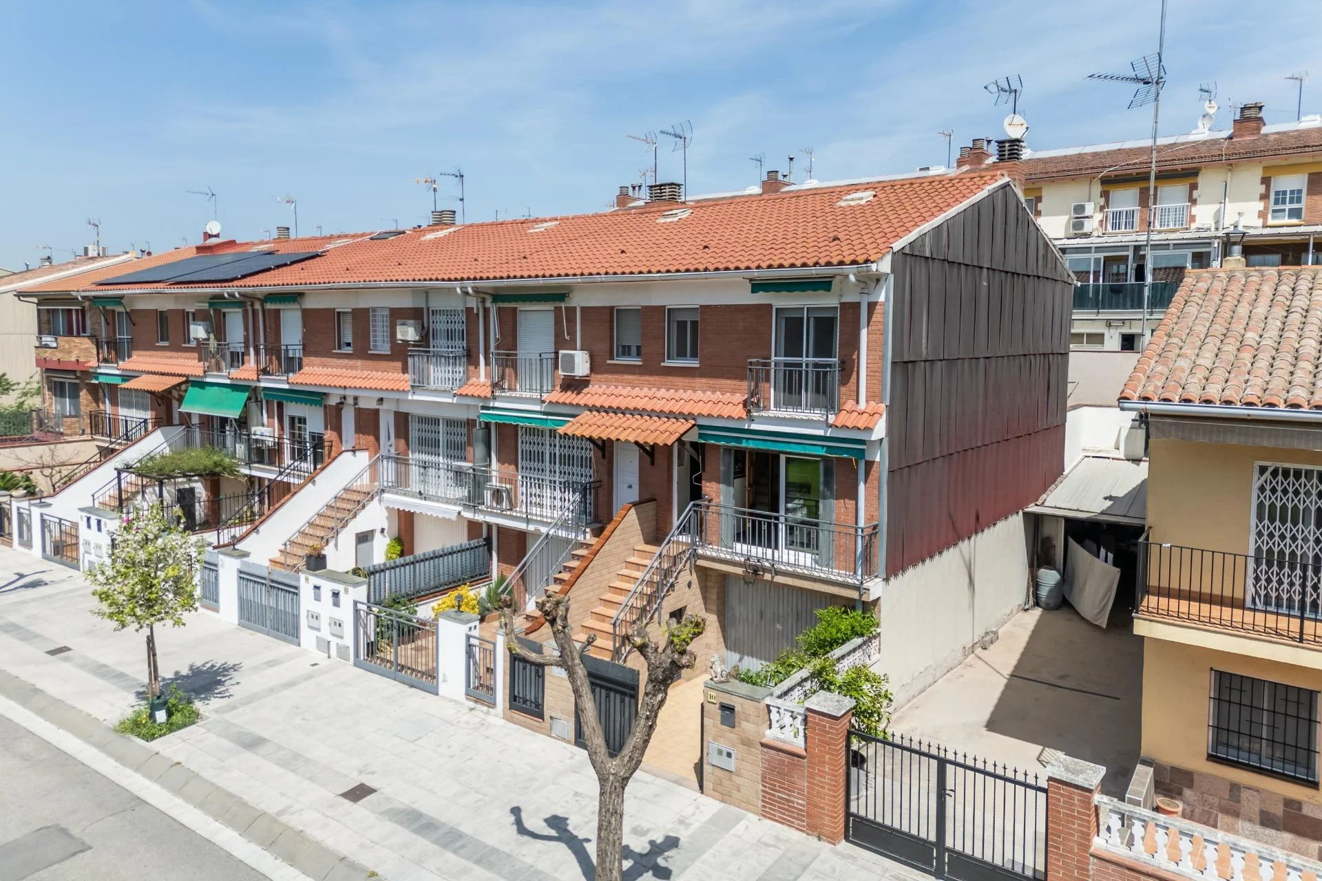 Corner townhouse in Montmeló, four bedrooms