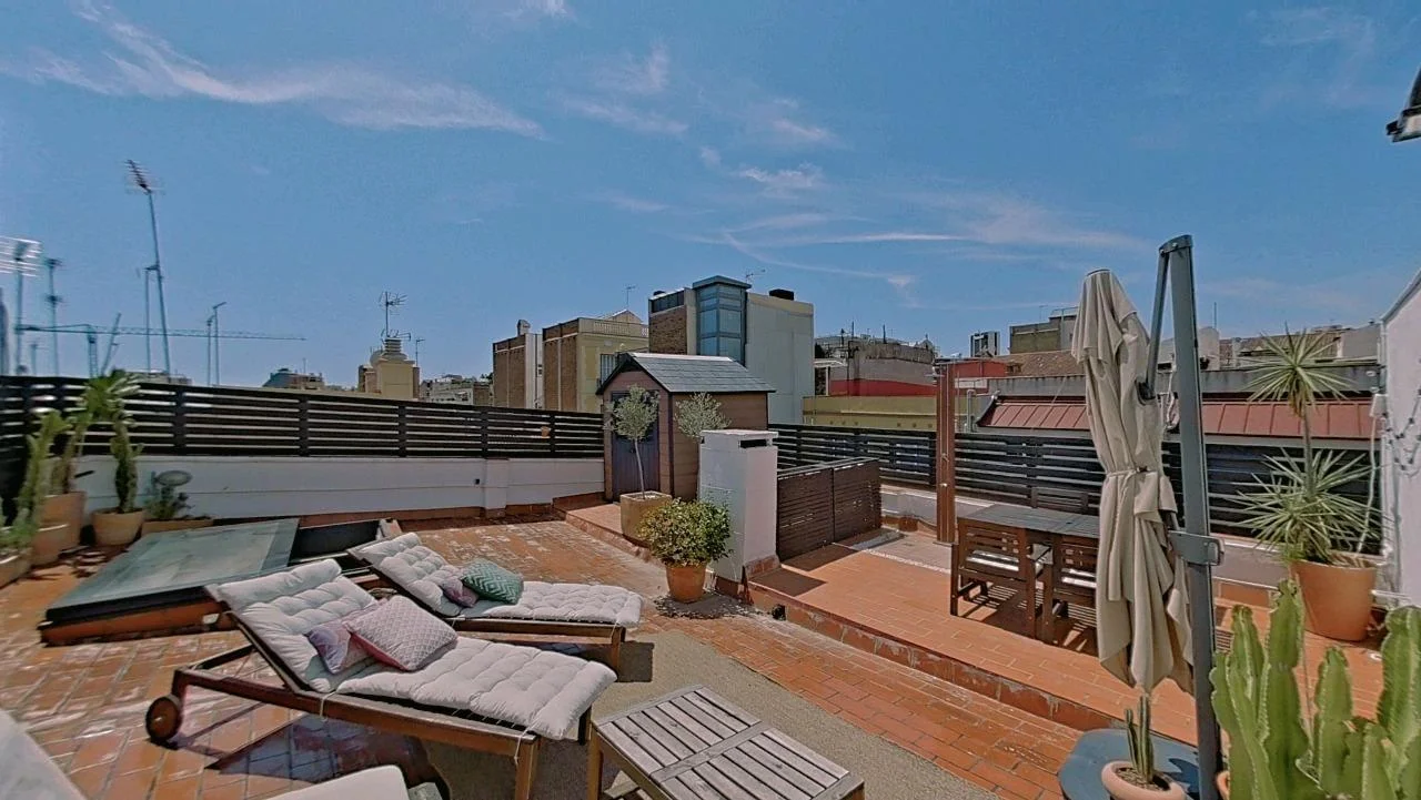 Ático reformado en Gràcia con terraza