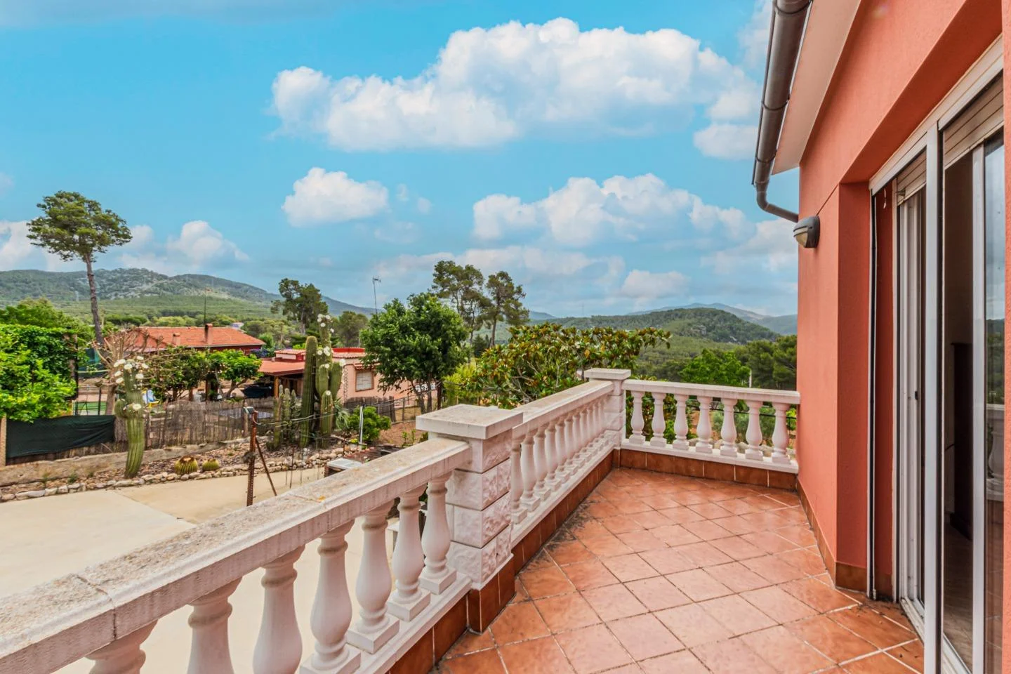 Chalet independiente con parcela de 2.714 m²