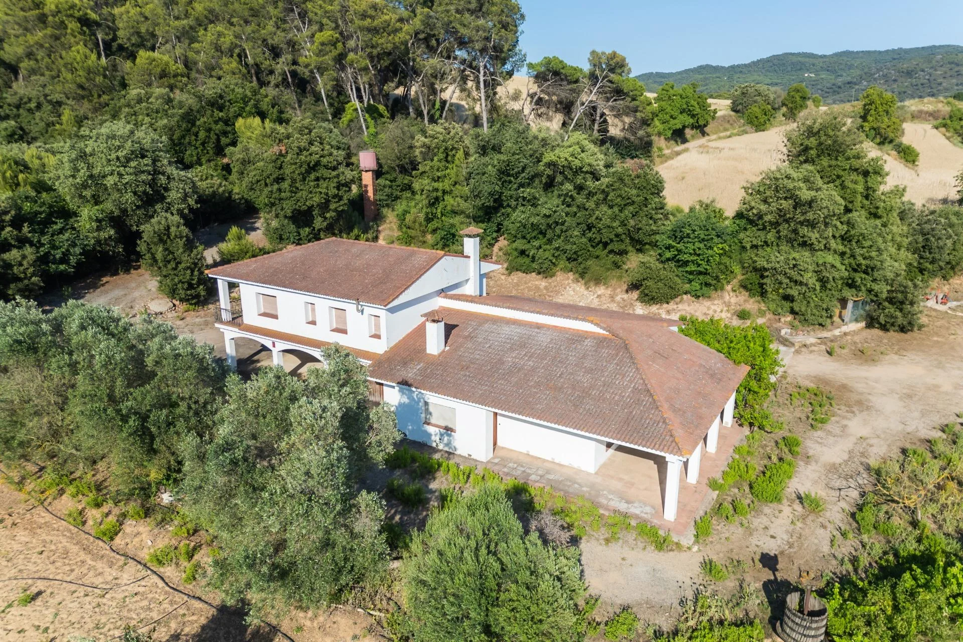 Gran finca rural con terreno agrícola