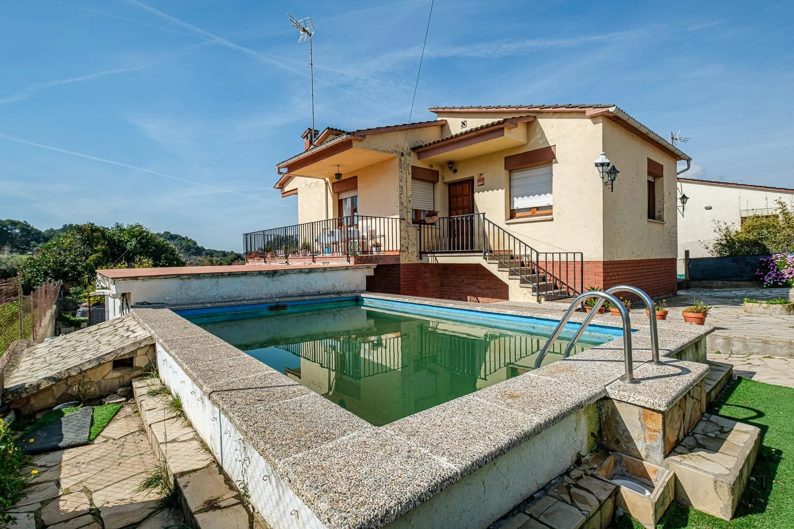 Casa en una planta con piscina y parcela de 604 m²