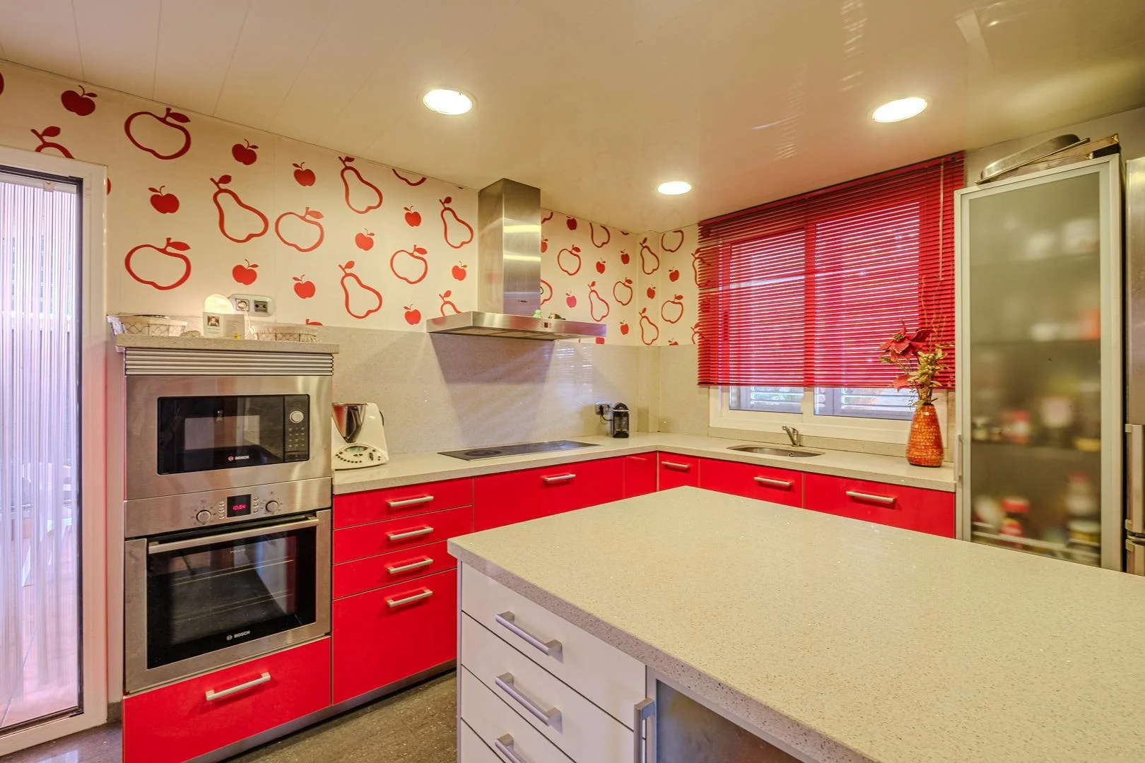 Chalet amplio en Abrera con piscina privada