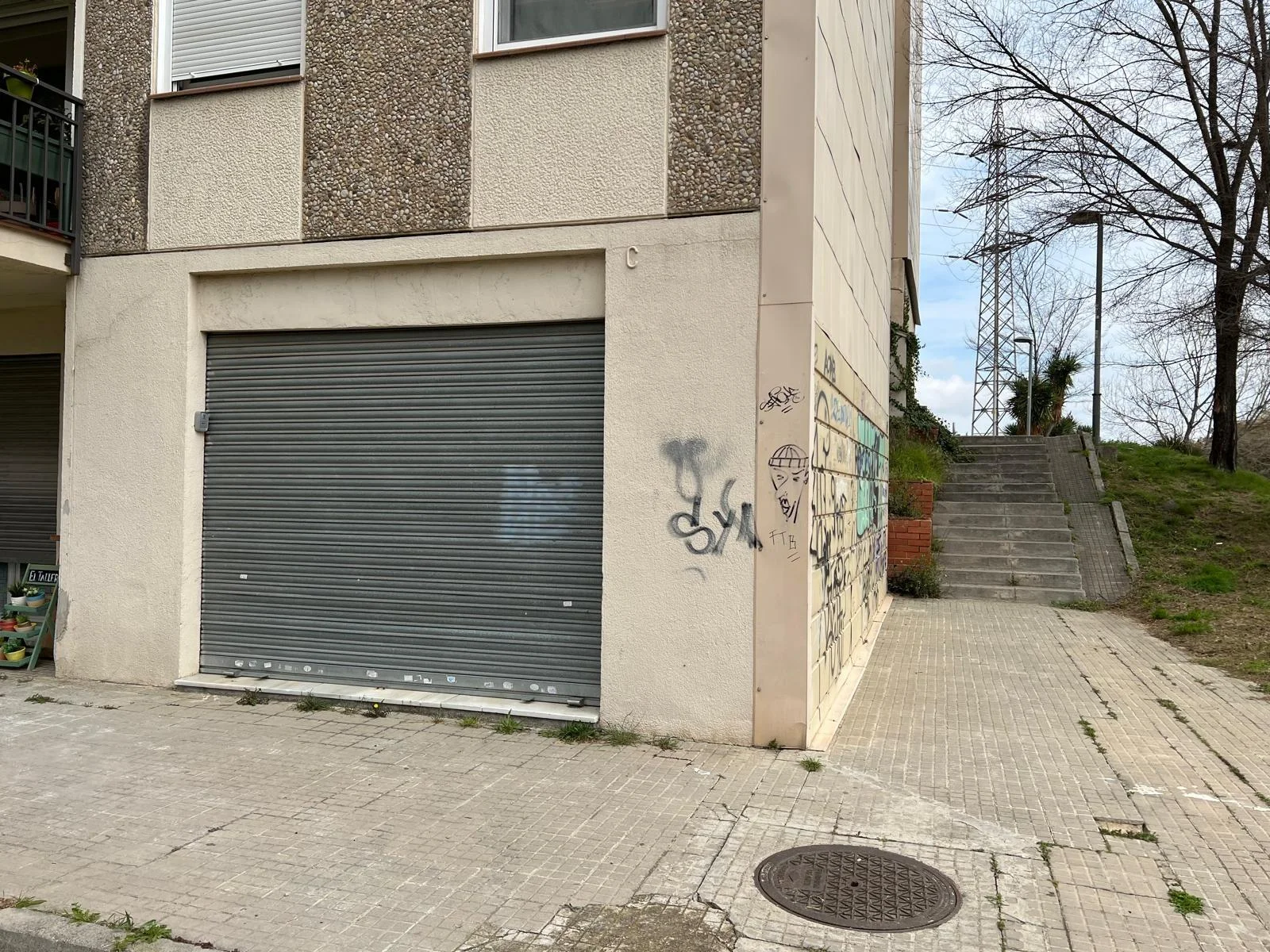 Local comercial para oficina en Casablanques