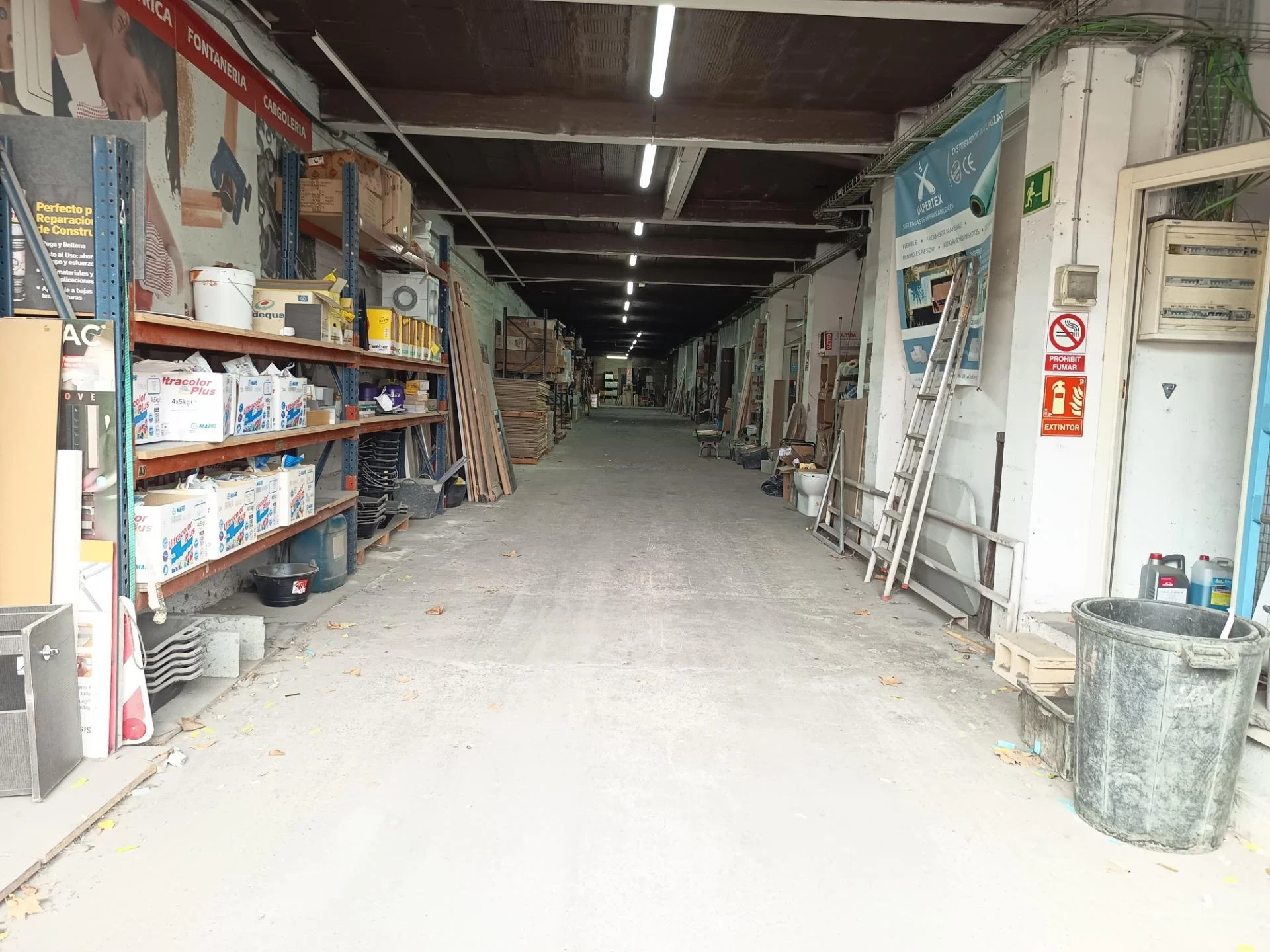Large street-front commercial unit, 865 m²