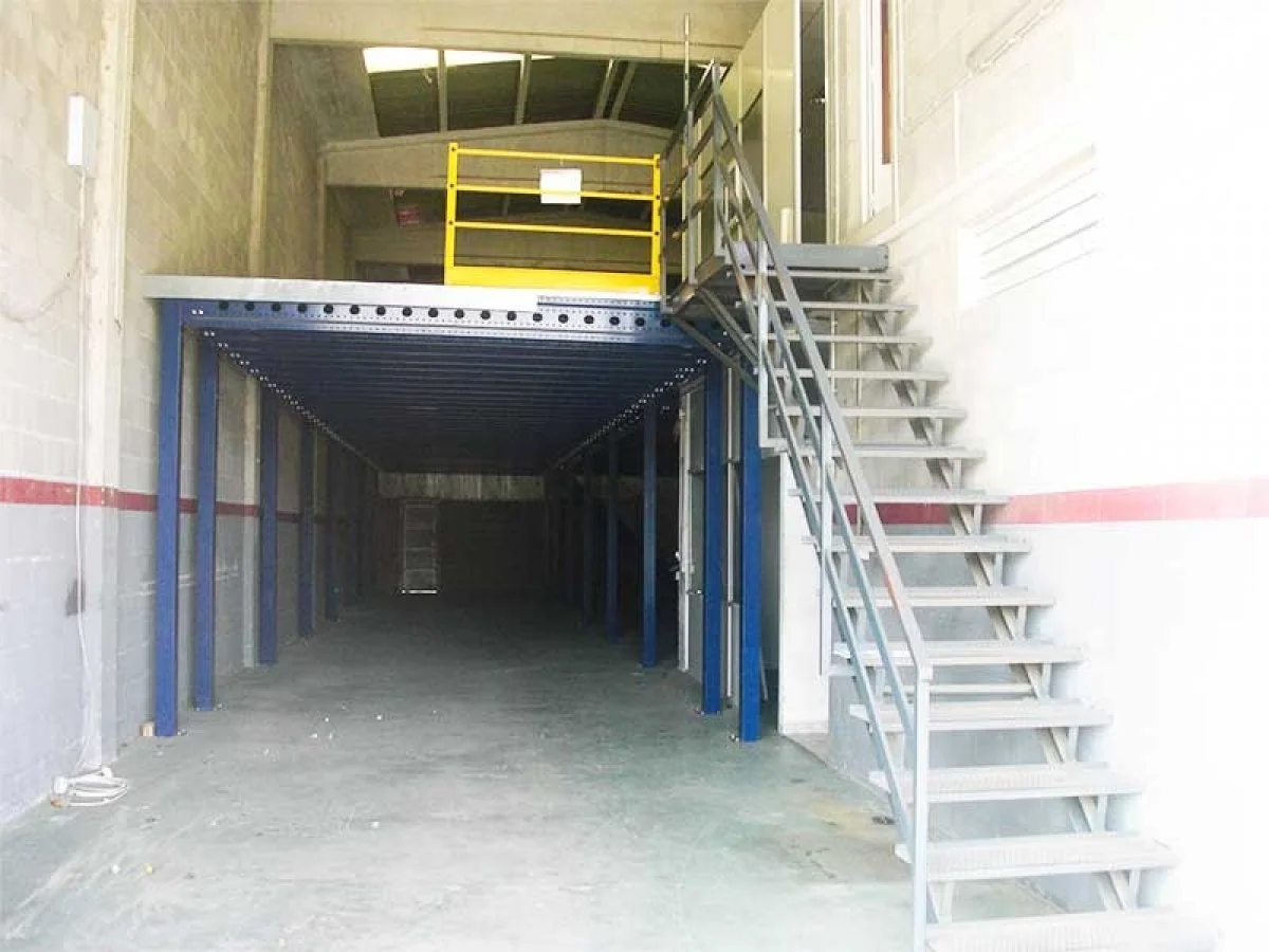 Nave industrial alquilada en Les Salines