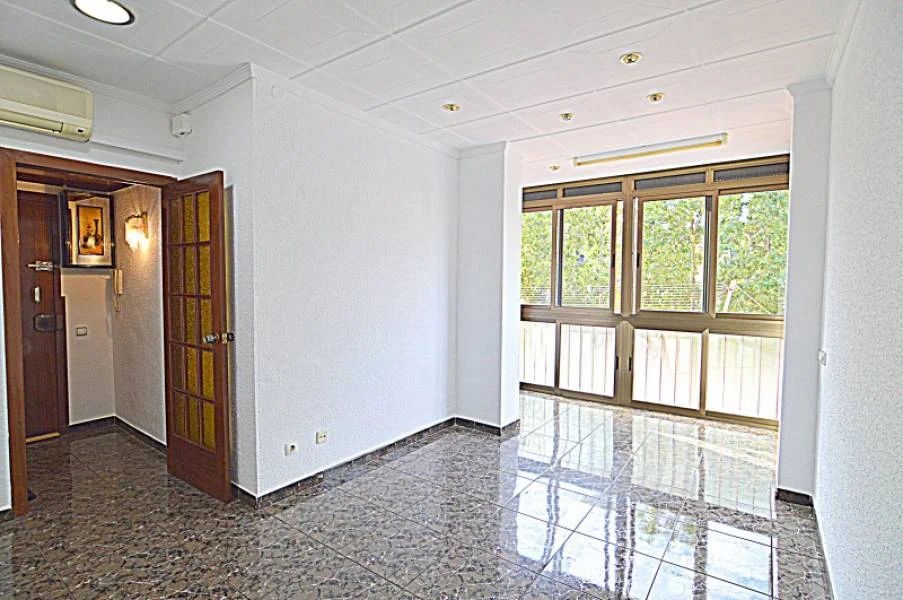 Bon Pastor flat, three bedrooms, bright