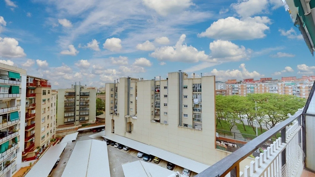 Piso reformado en El Clot, tres habitaciones