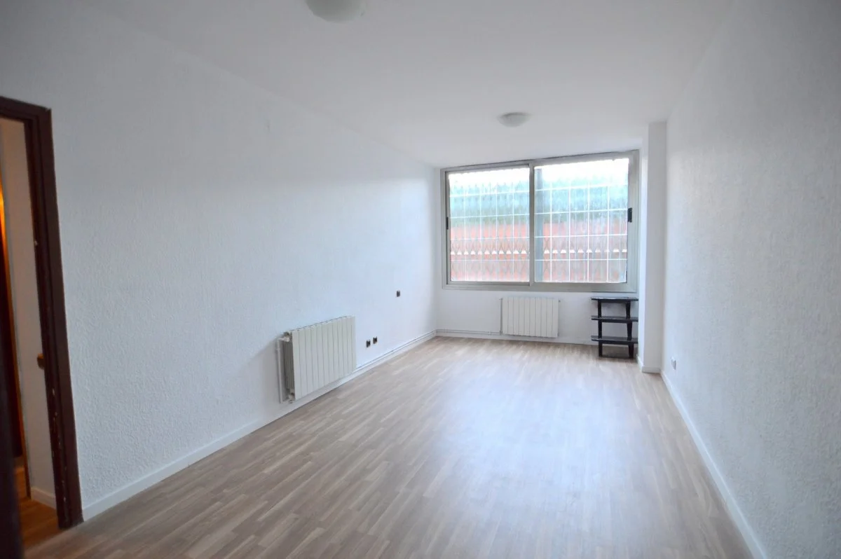 Piso en El Clot con terraza y tres dormitorios