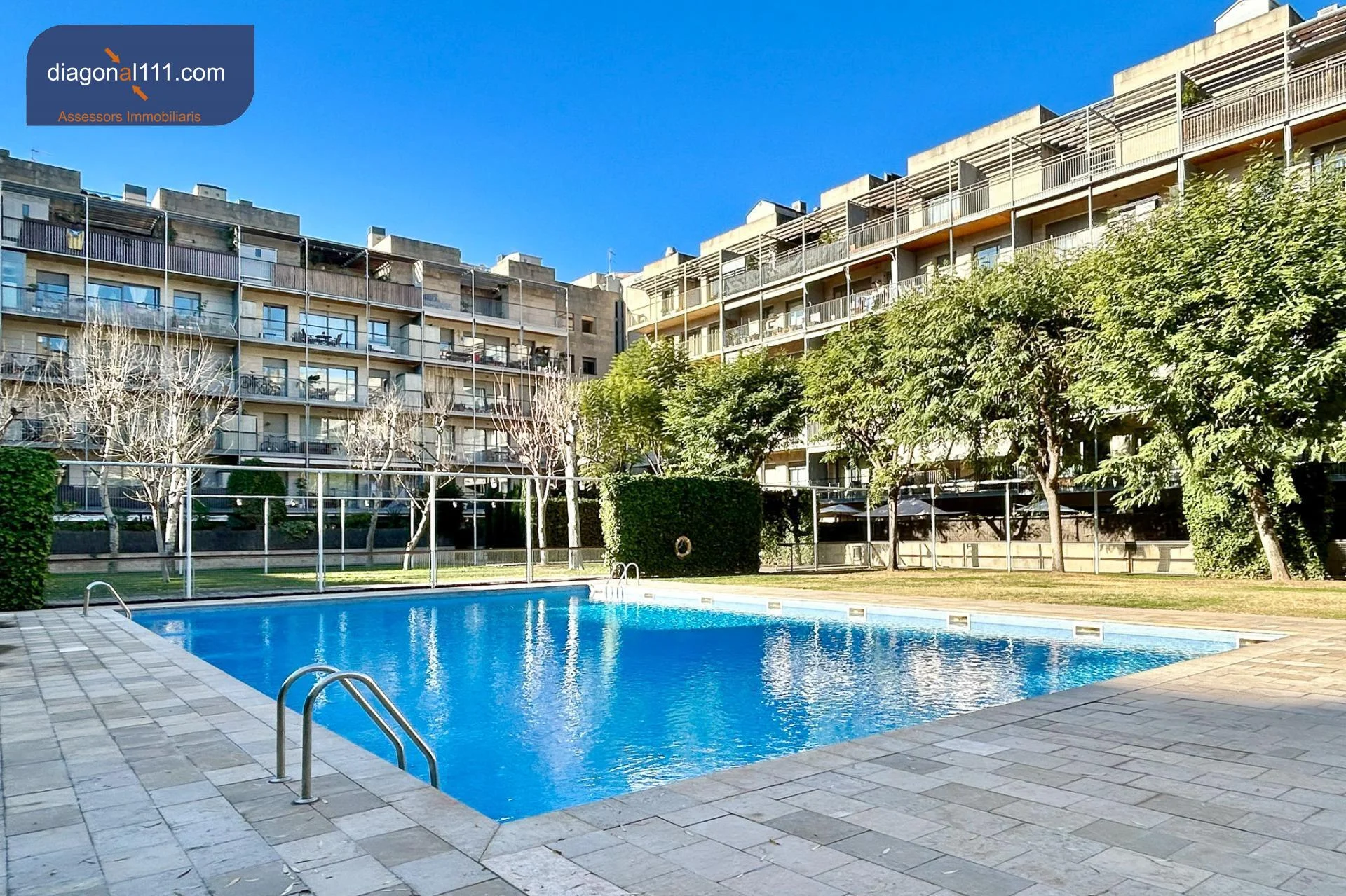 Piso en Poblenou con piscinas comunitarias
