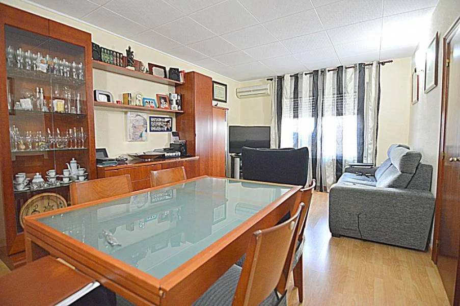 Piso reformado en Poblenou, tres dormitorios